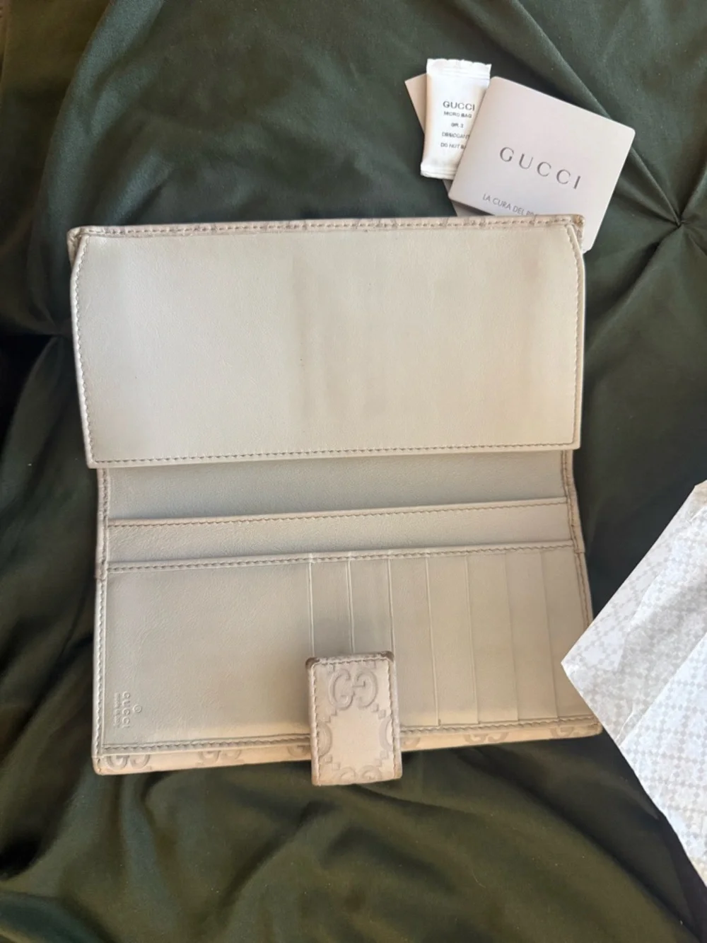Gucci Beige Monogram Continental Wallet with Gold Accent - Picture 3 of 5